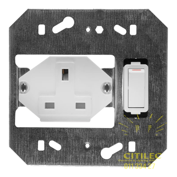 Classic Single BS (13A) Switched Socket on 4×4 Yoke