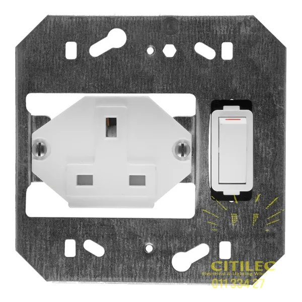 Classic Single BS (13A) Switched Socket on 4×4 Yoke